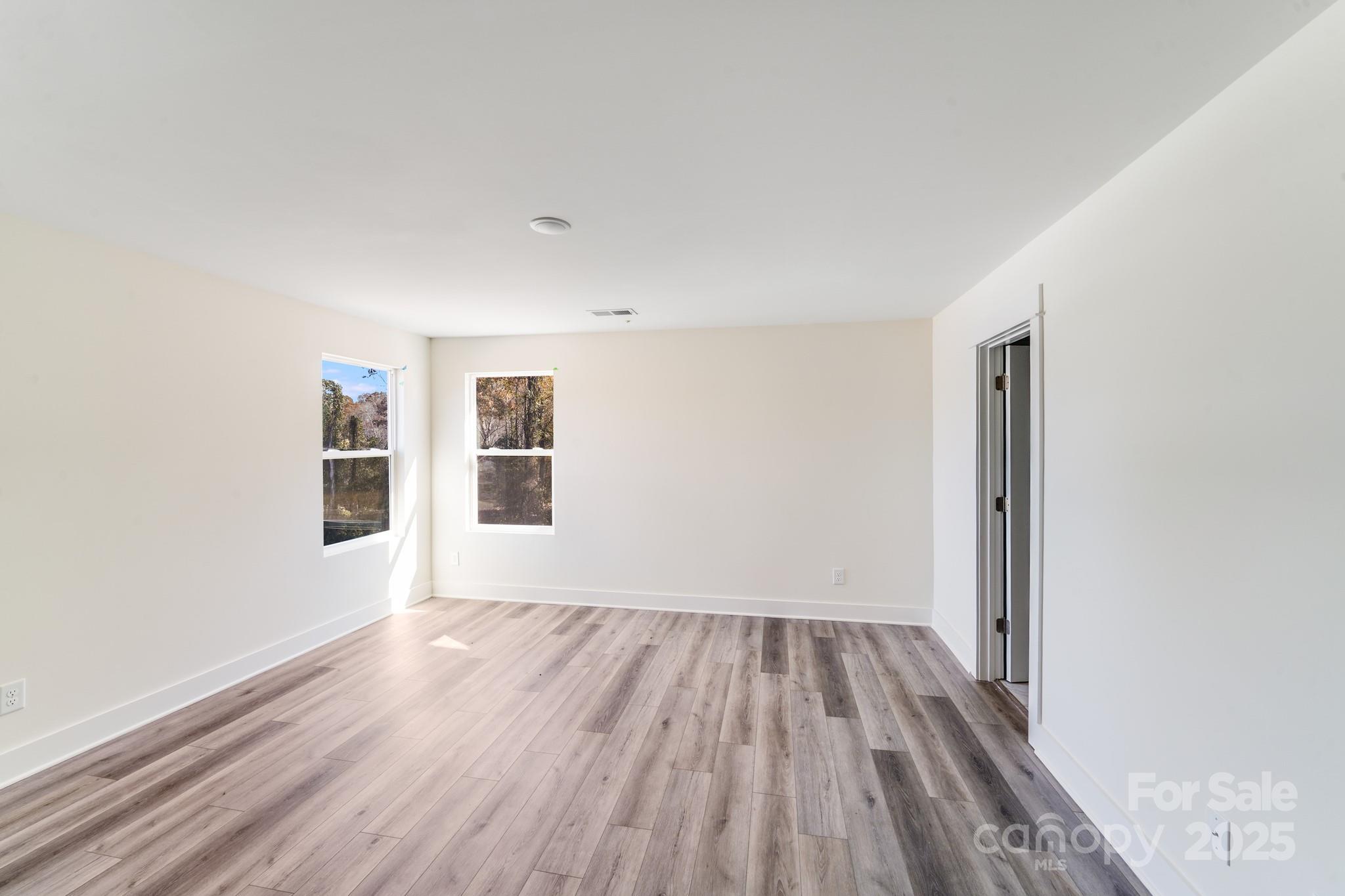 property viewer photo 36