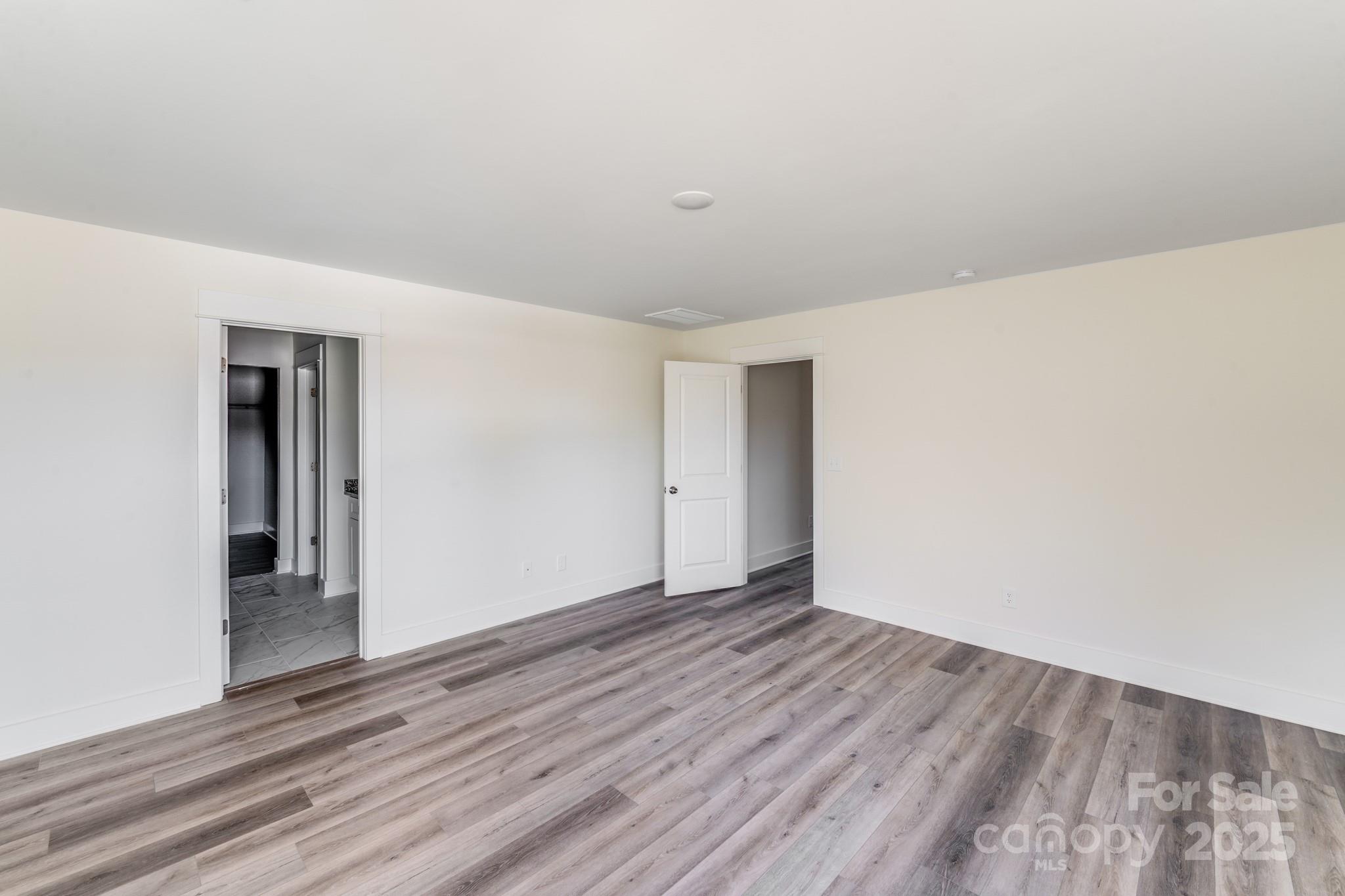 property viewer photo 37