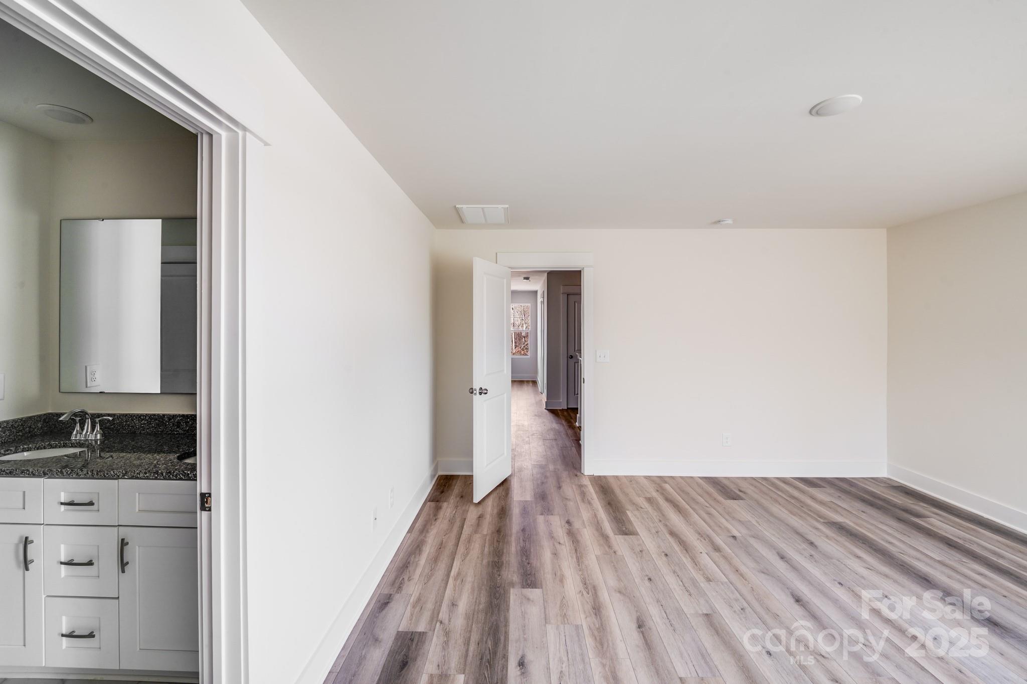 property viewer photo 38