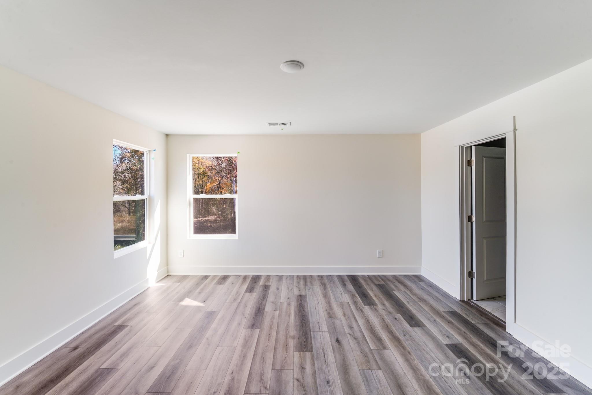 property viewer photo 4