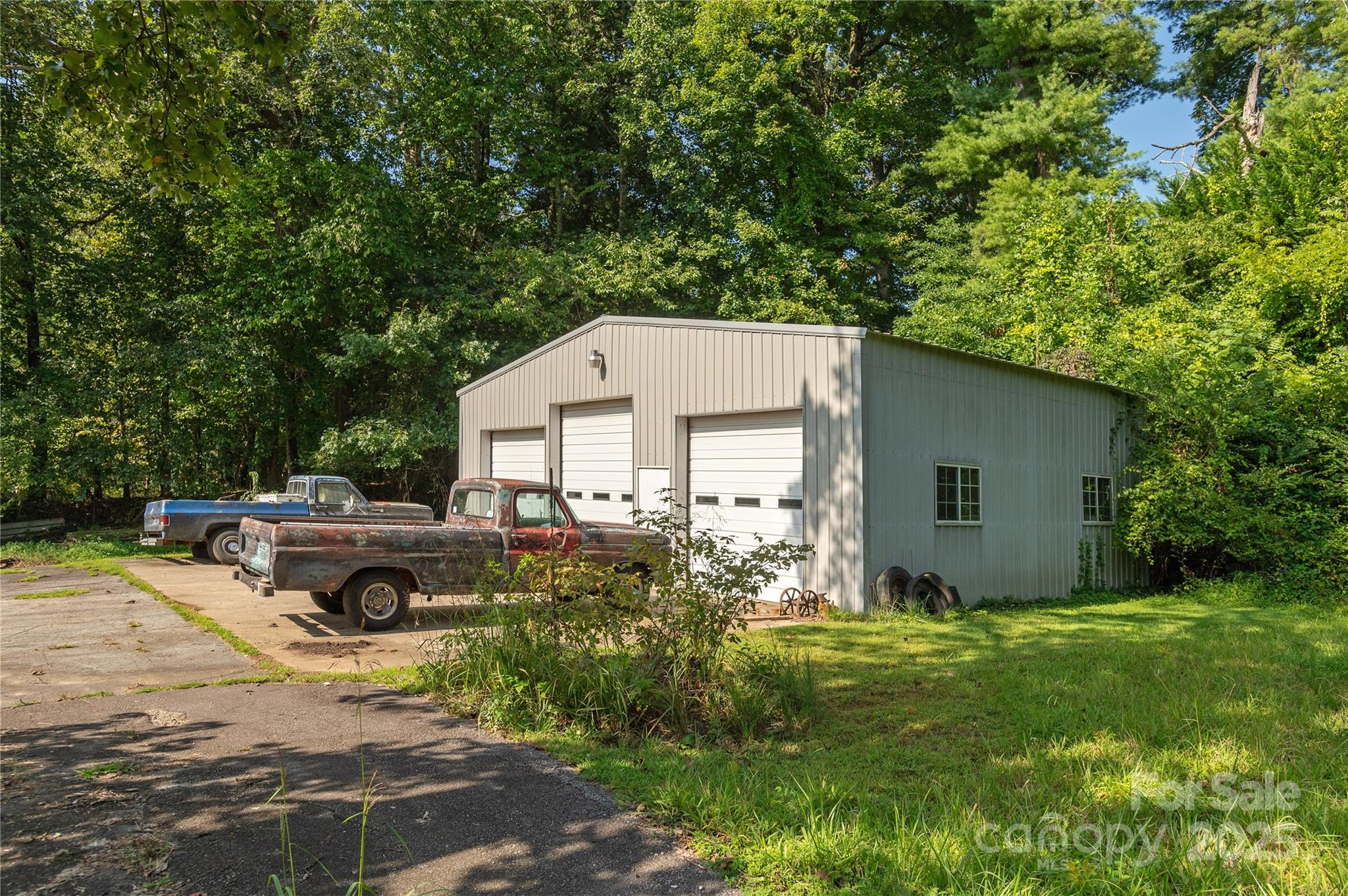 main property photo 9