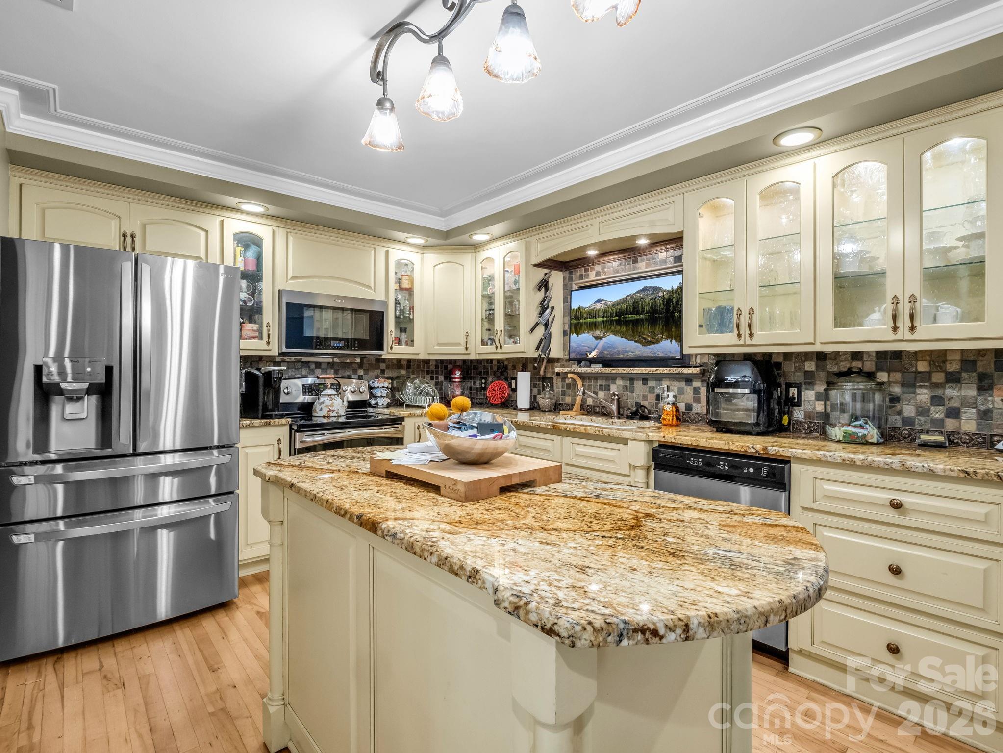main property photo 12