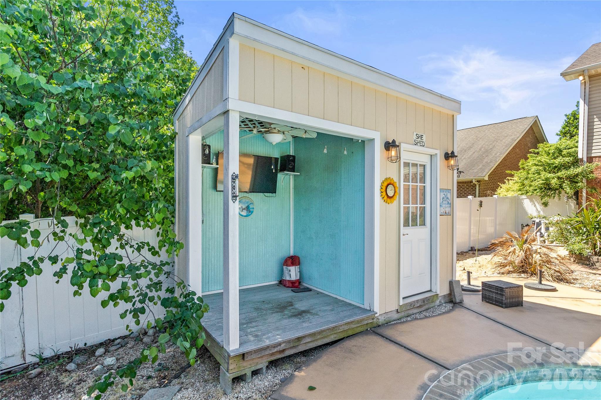 main property photo 40