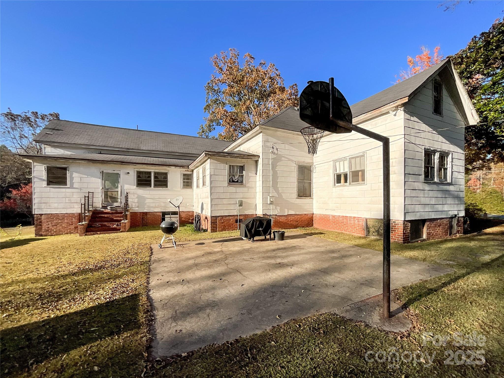 main property photo 13