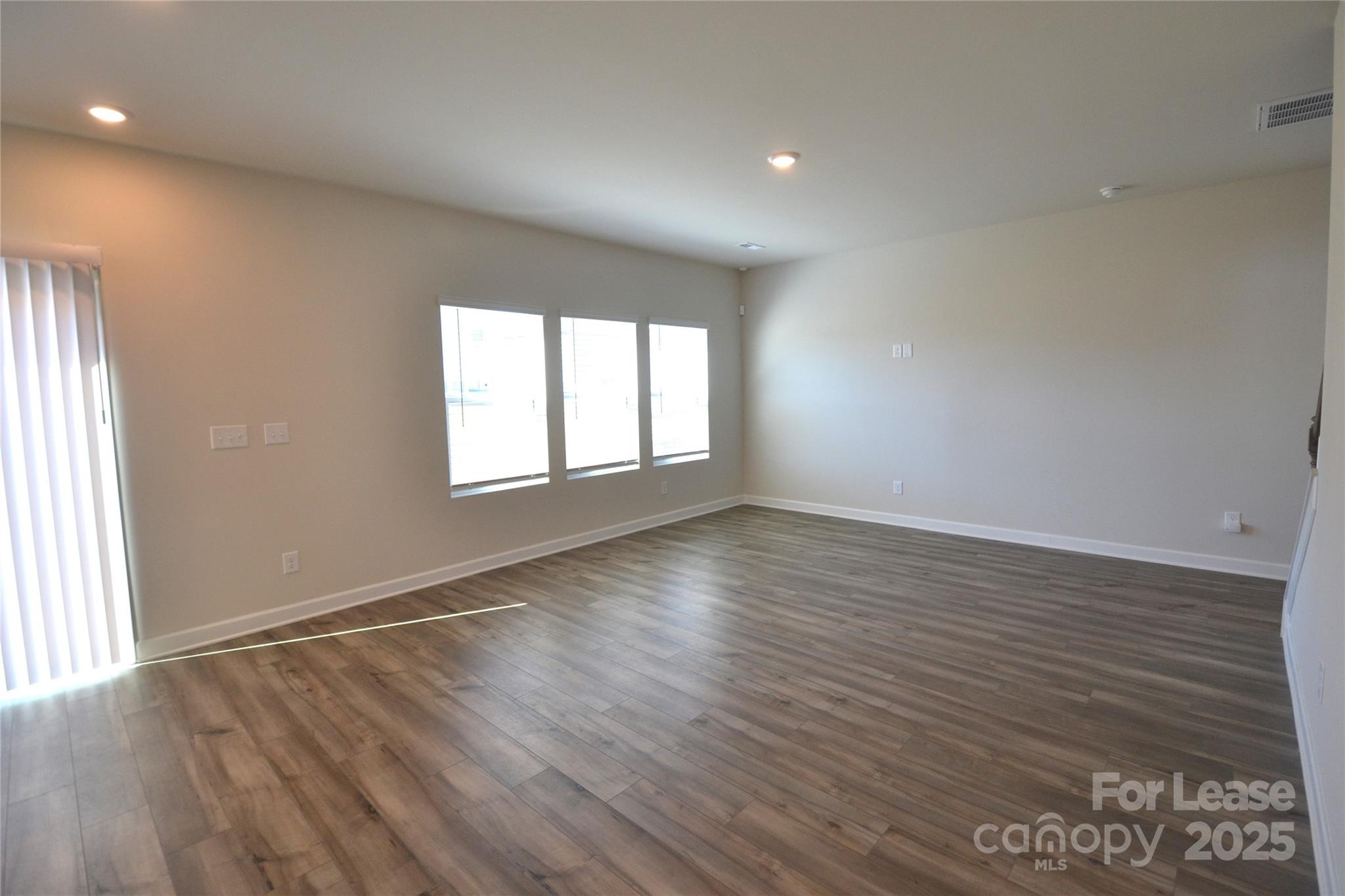 property viewer photo 6