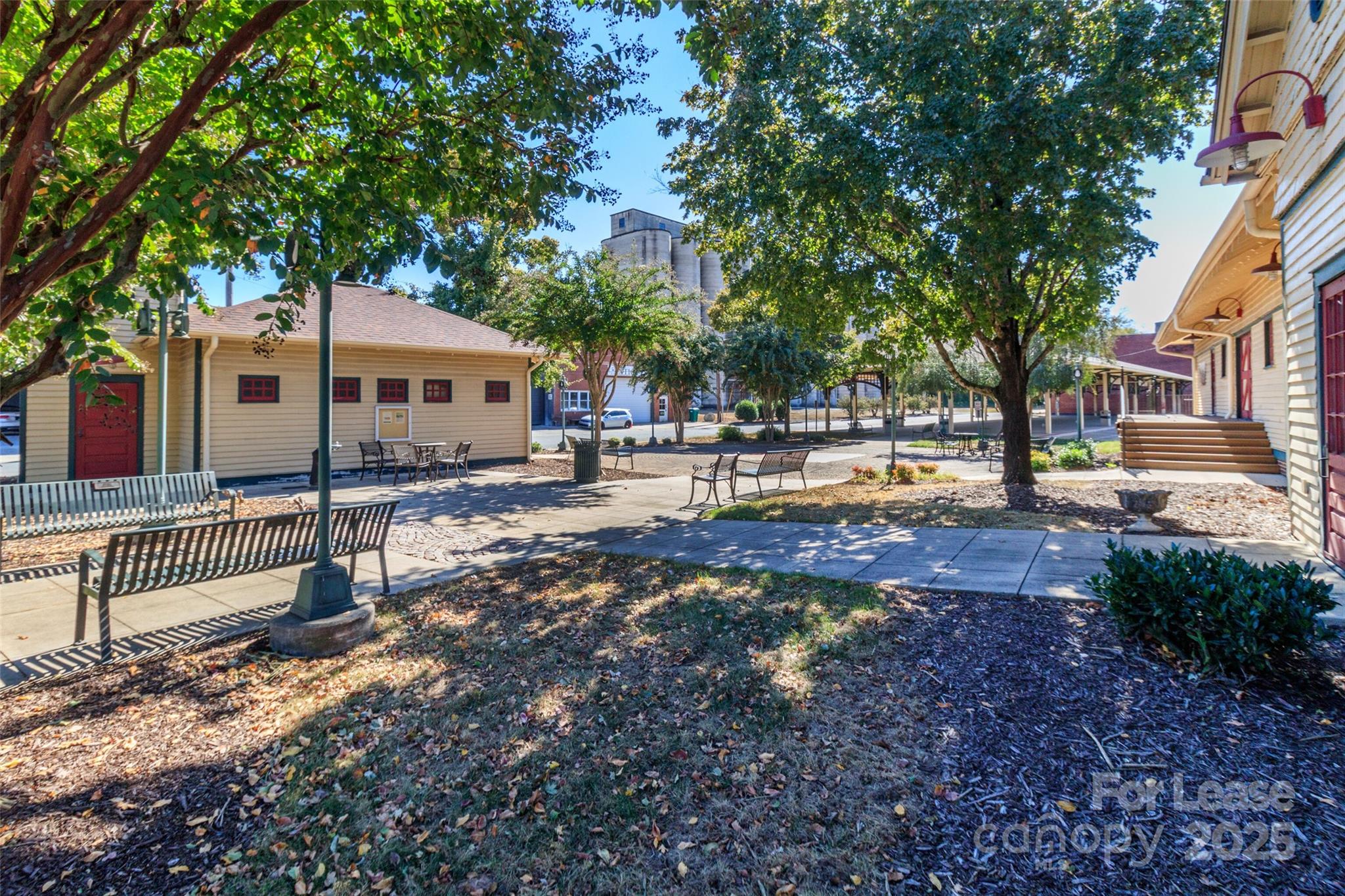 main property photo 28