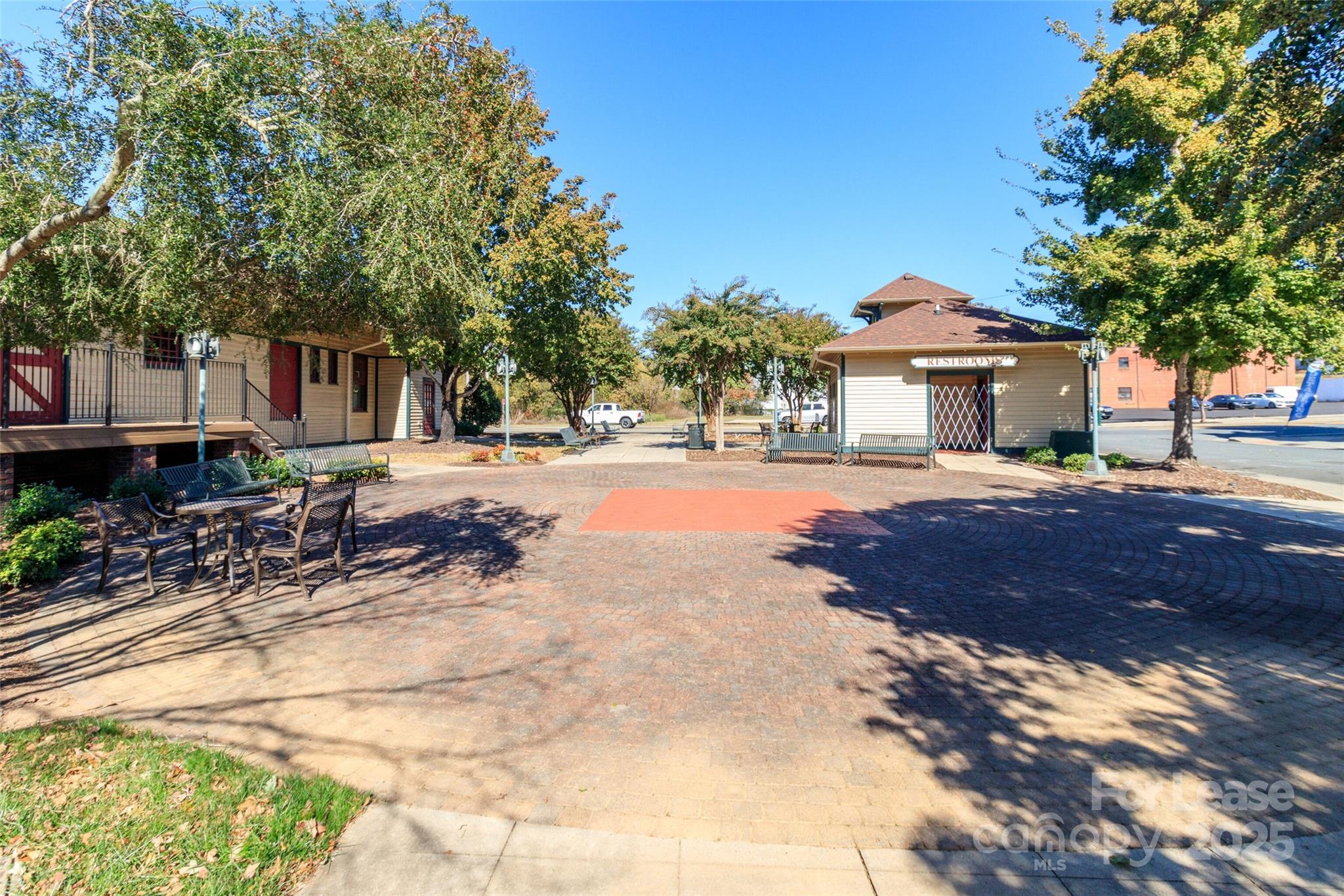 main property photo 32