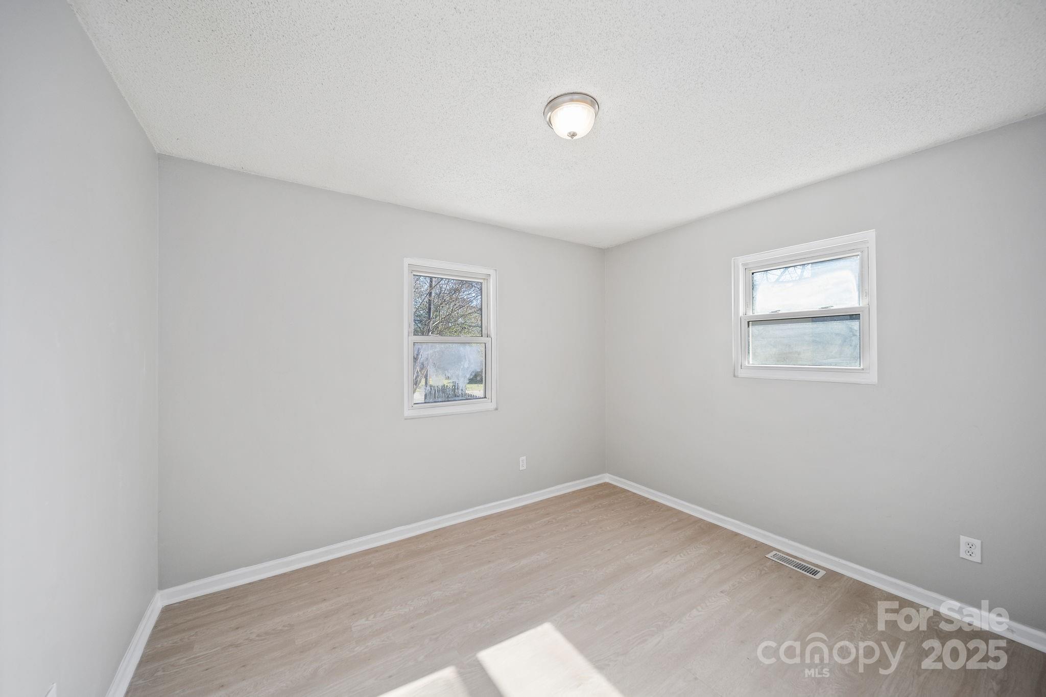 property viewer photo 3