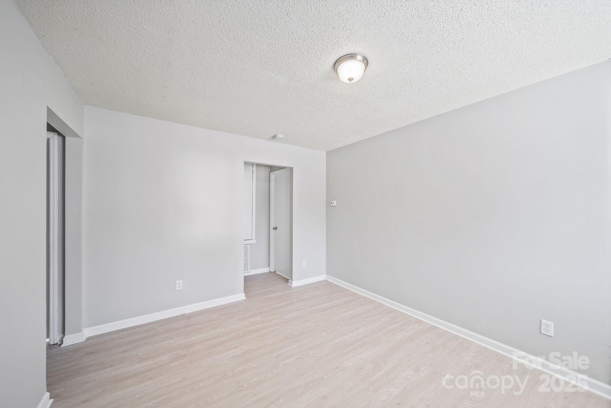 property viewer photo 6