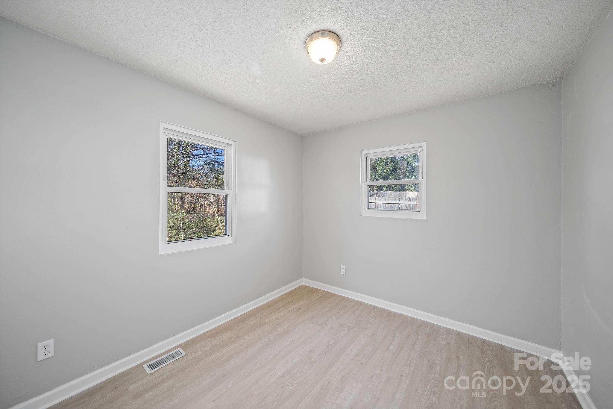 property viewer photo 8