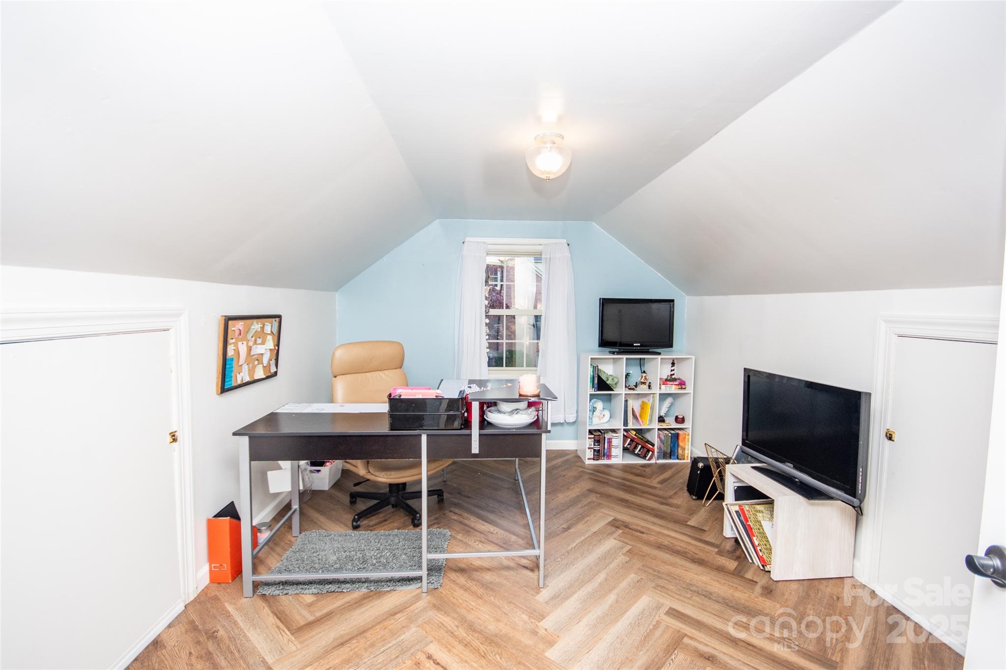 property viewer photo 27
