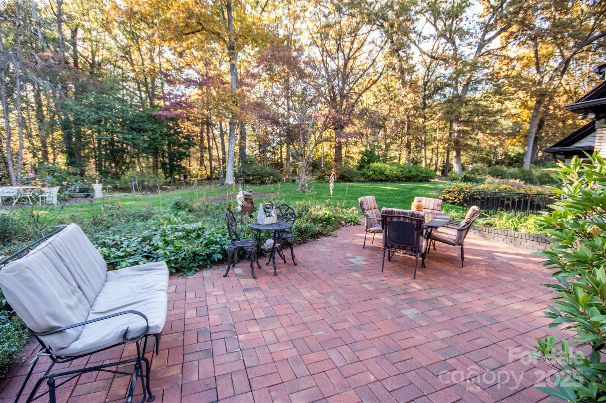 property viewer photo 41