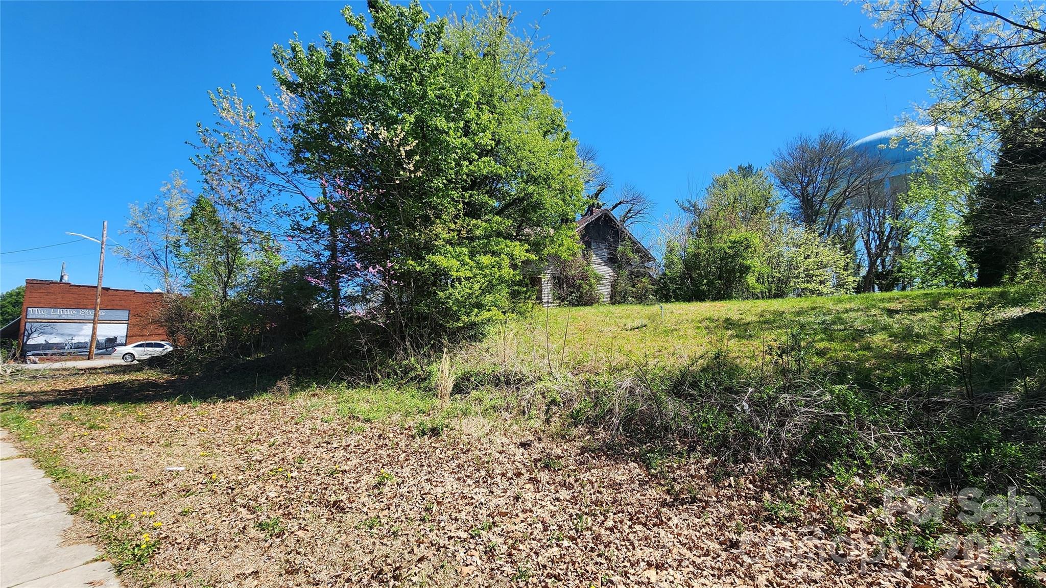 main property photo 8