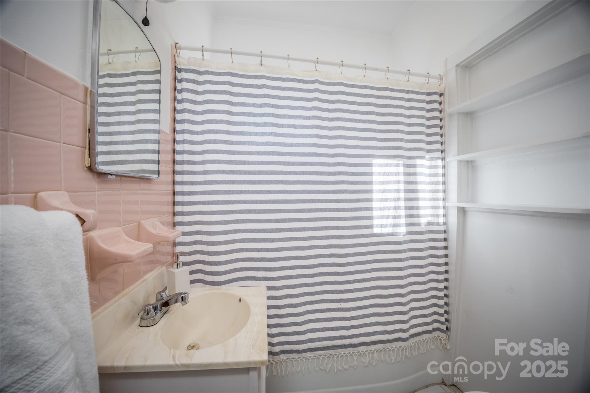 property viewer photo 18