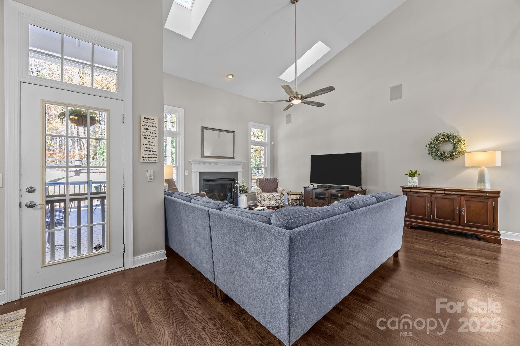 property viewer photo 9