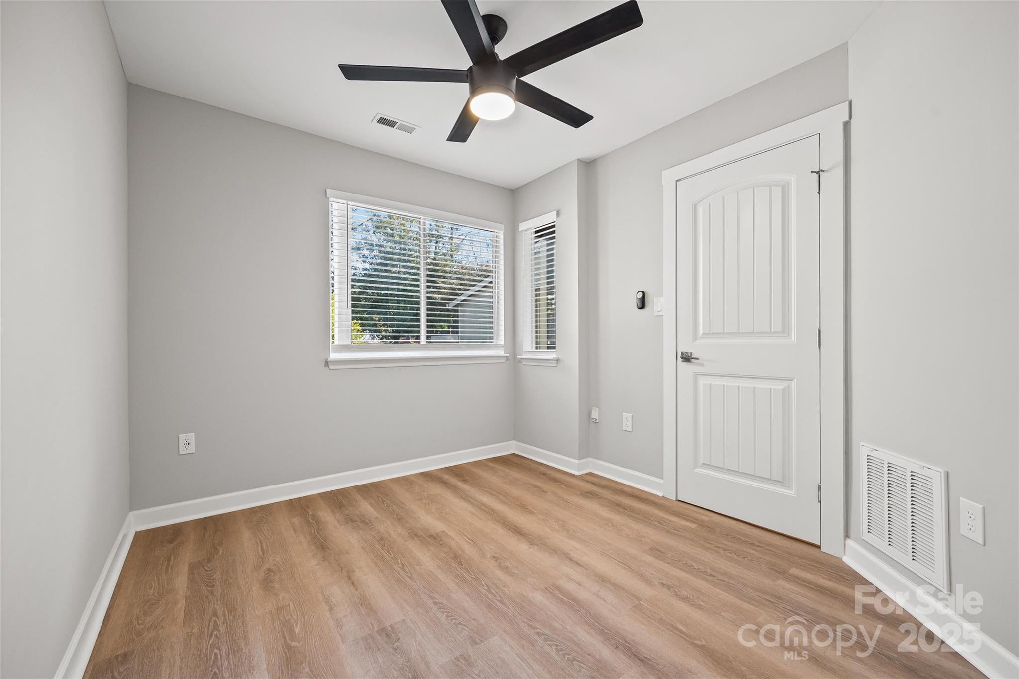 property viewer photo 13
