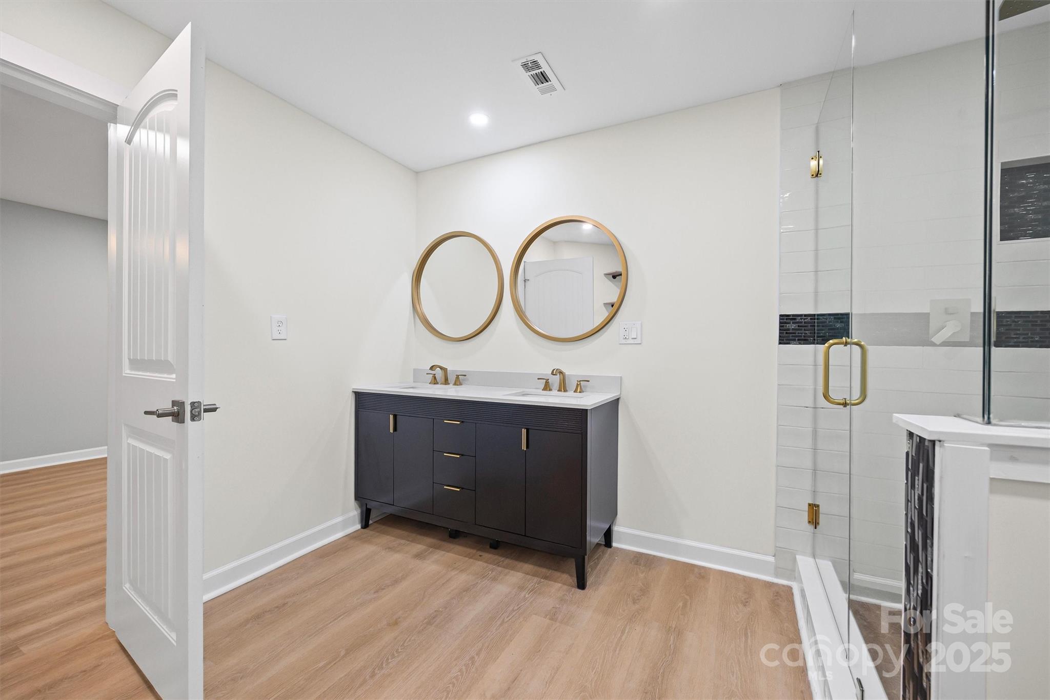 property viewer photo 20