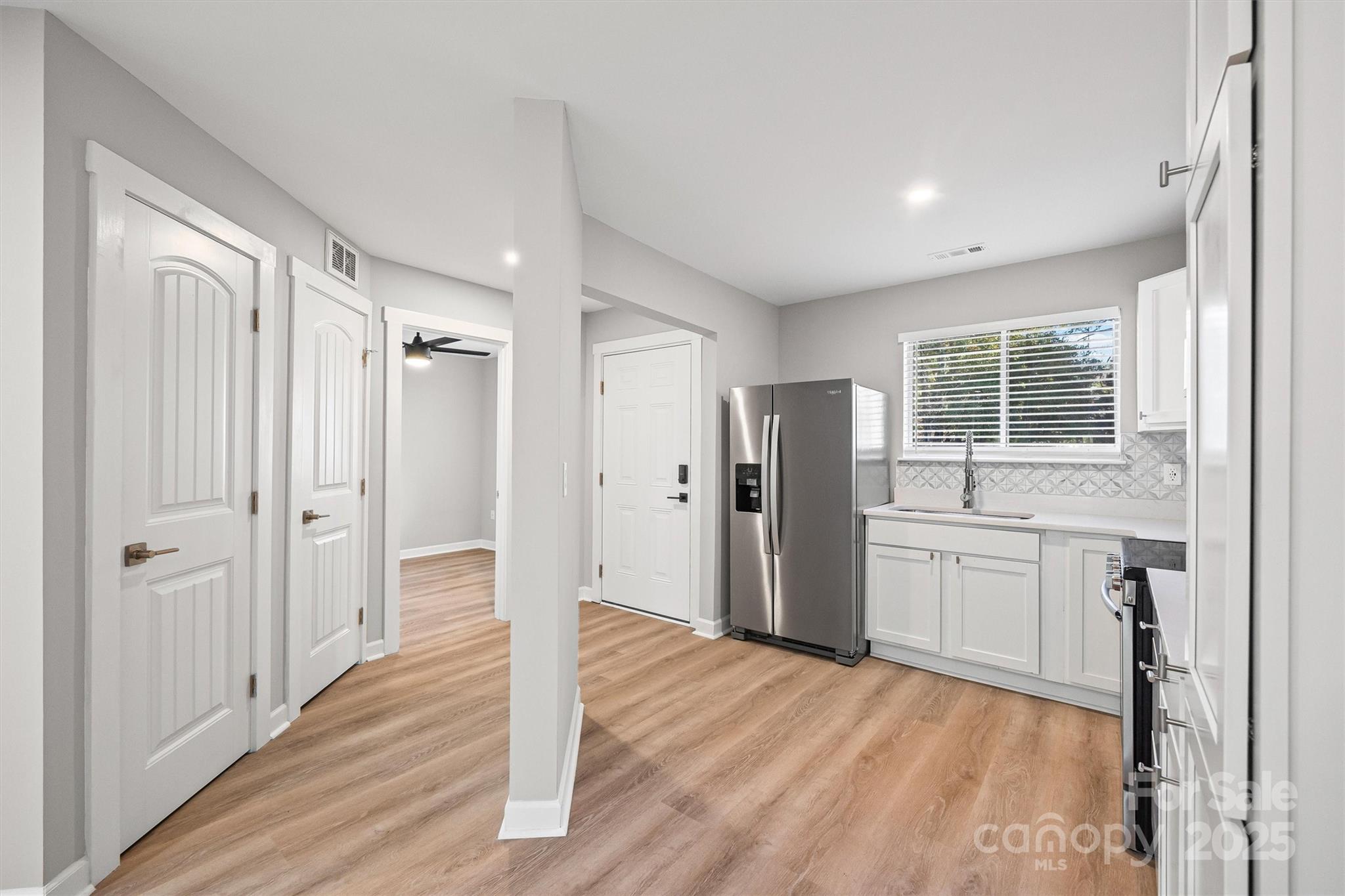 property viewer photo 3