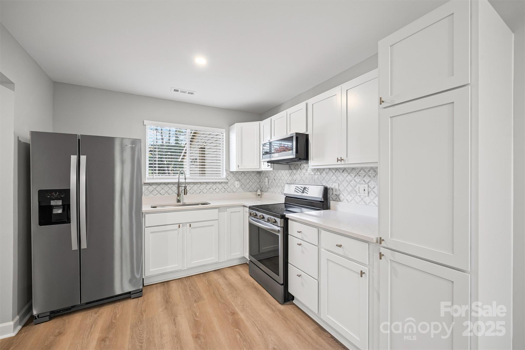 property viewer photo 5