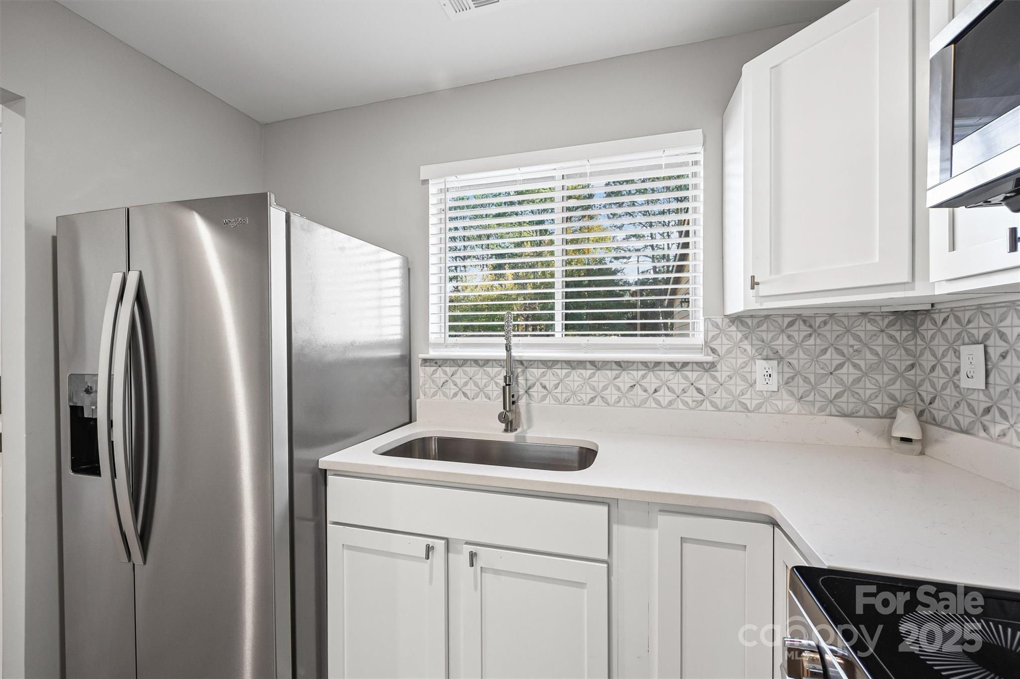 property viewer photo 6
