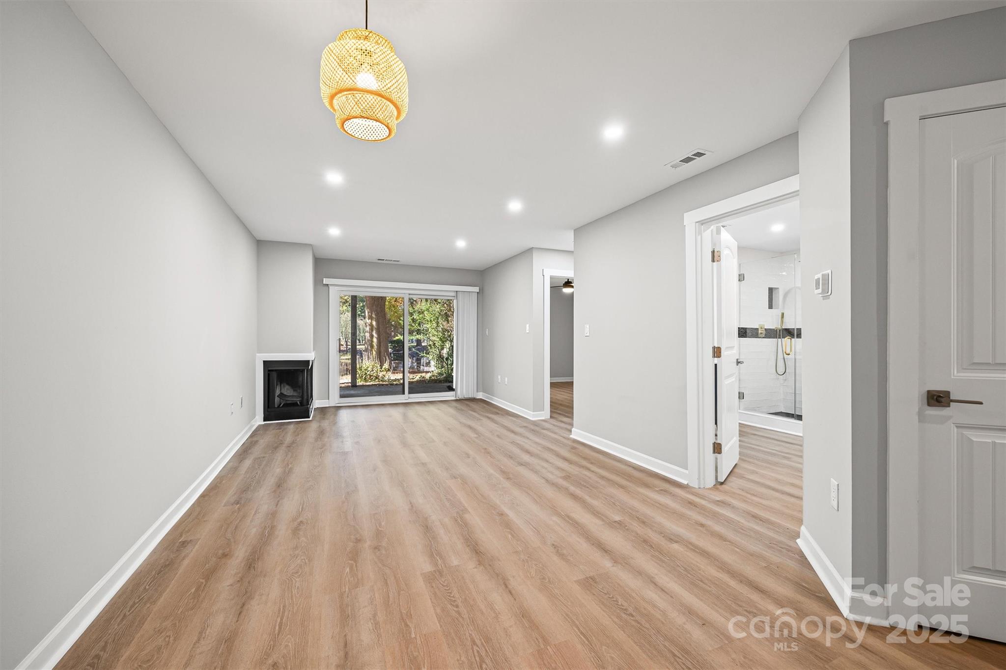 property viewer photo 7