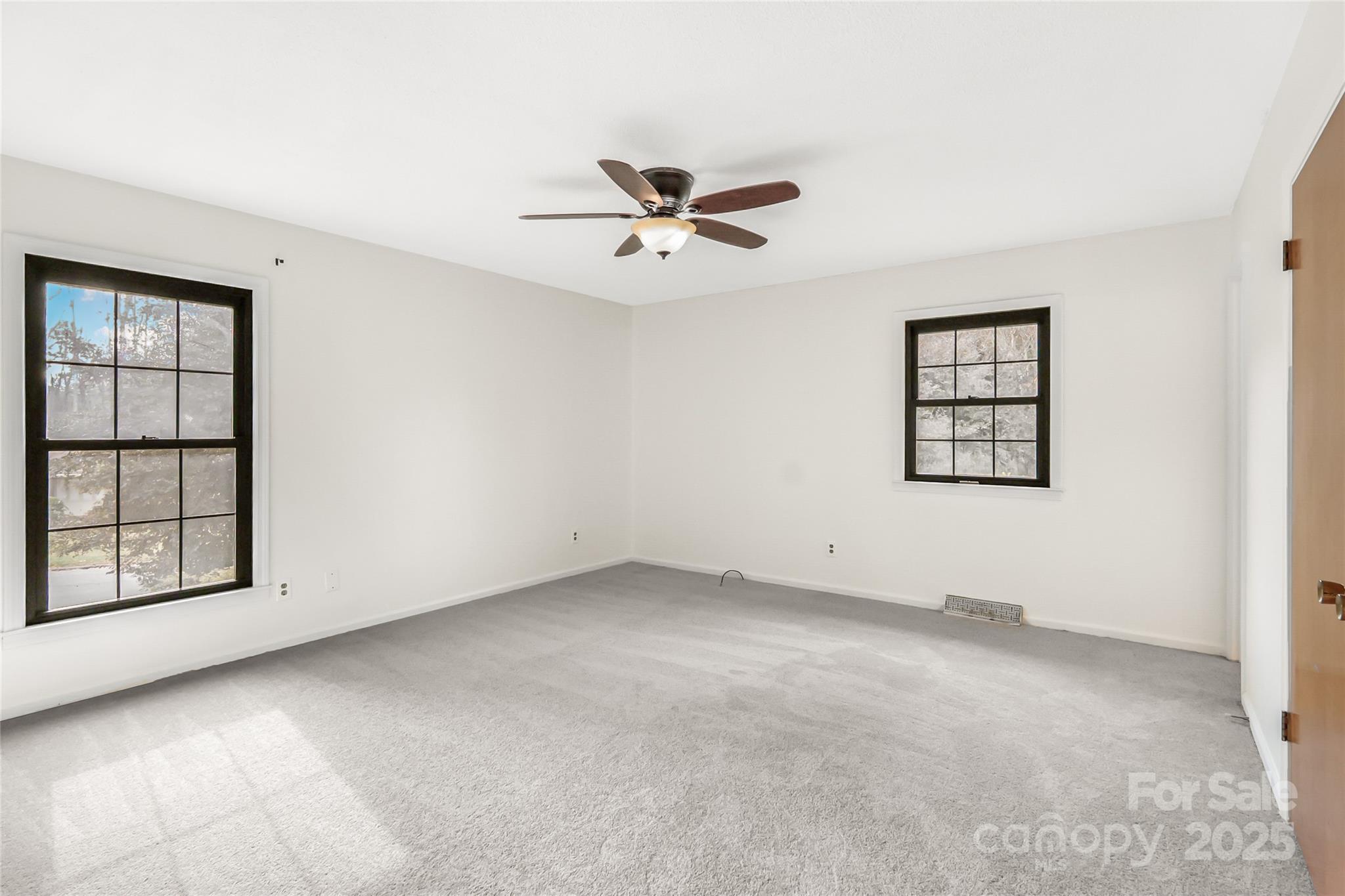 property viewer photo 20