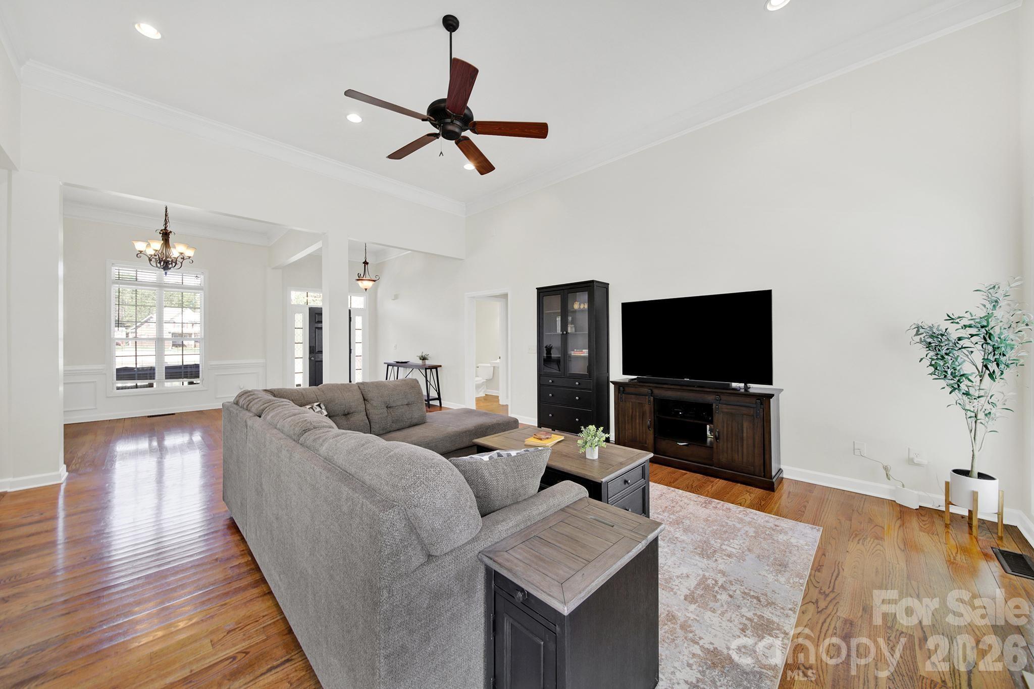 property viewer photo 7