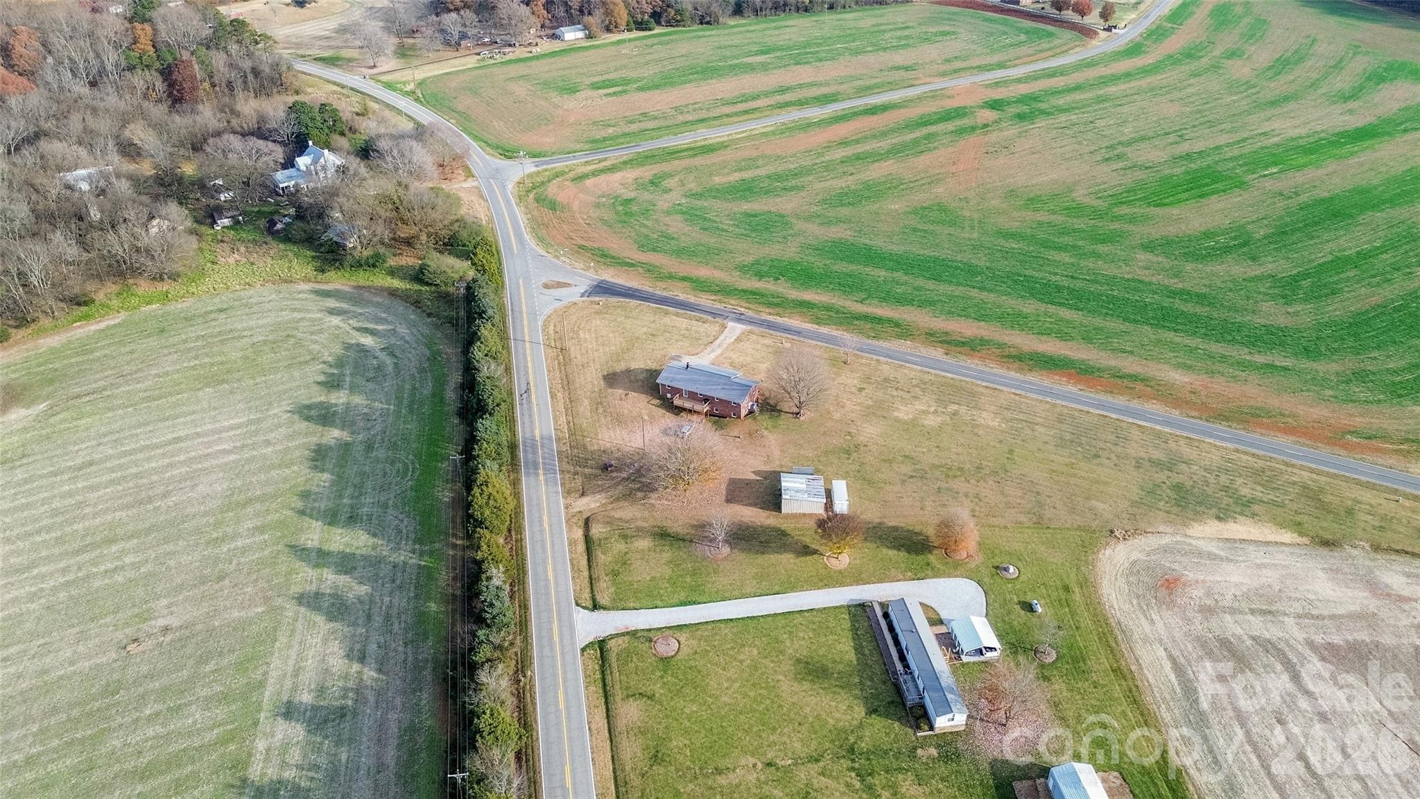 main property photo 40