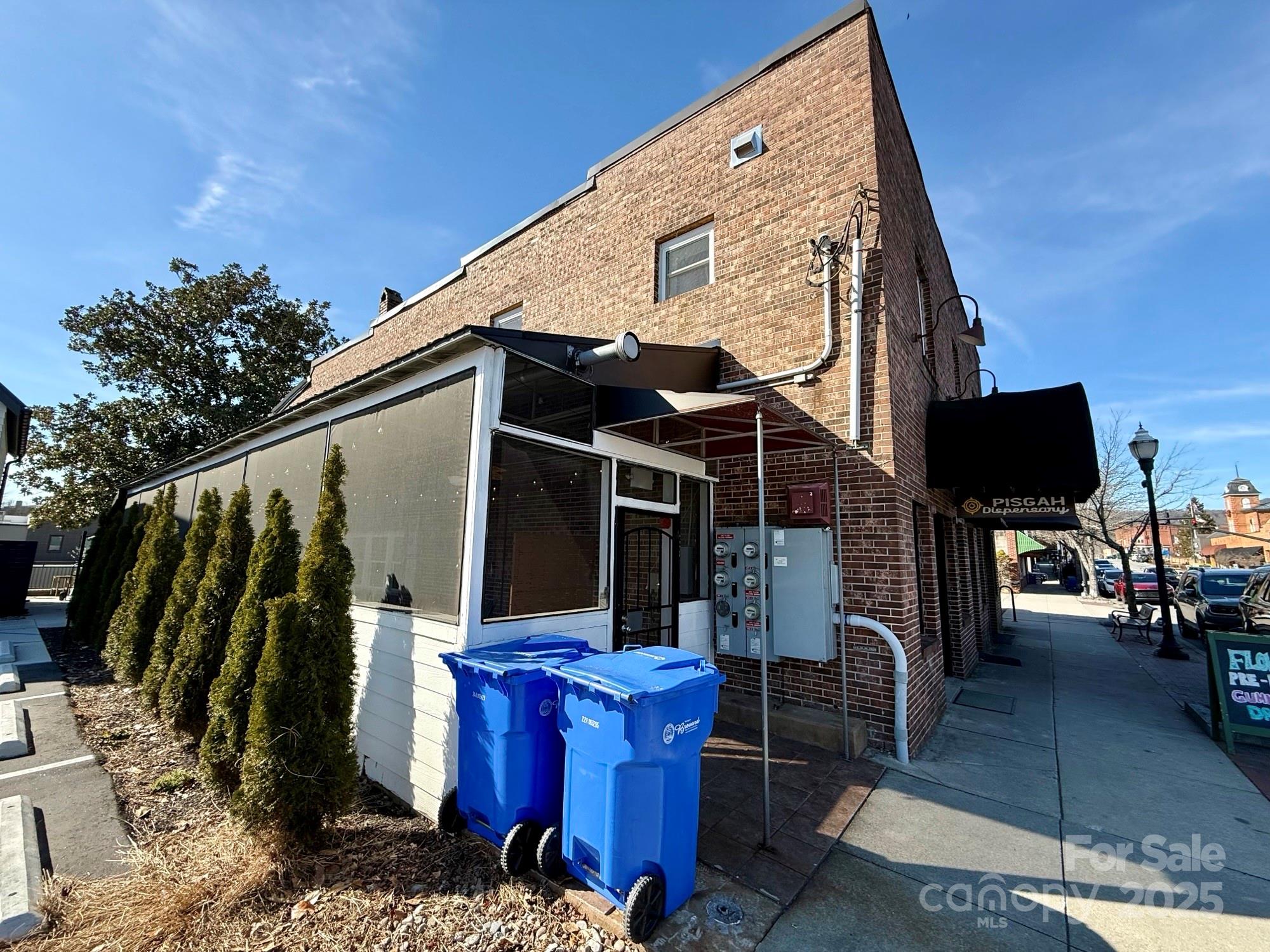main property photo 11