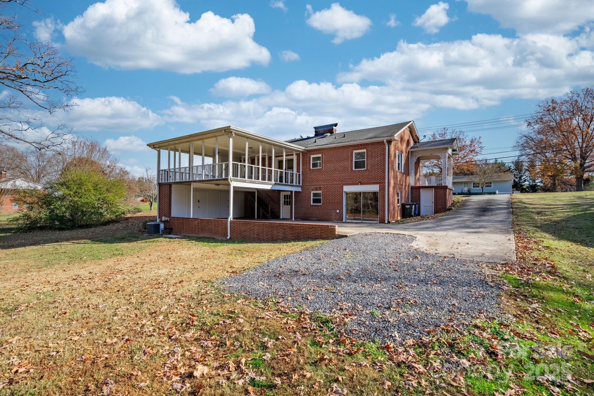 main property photo 40