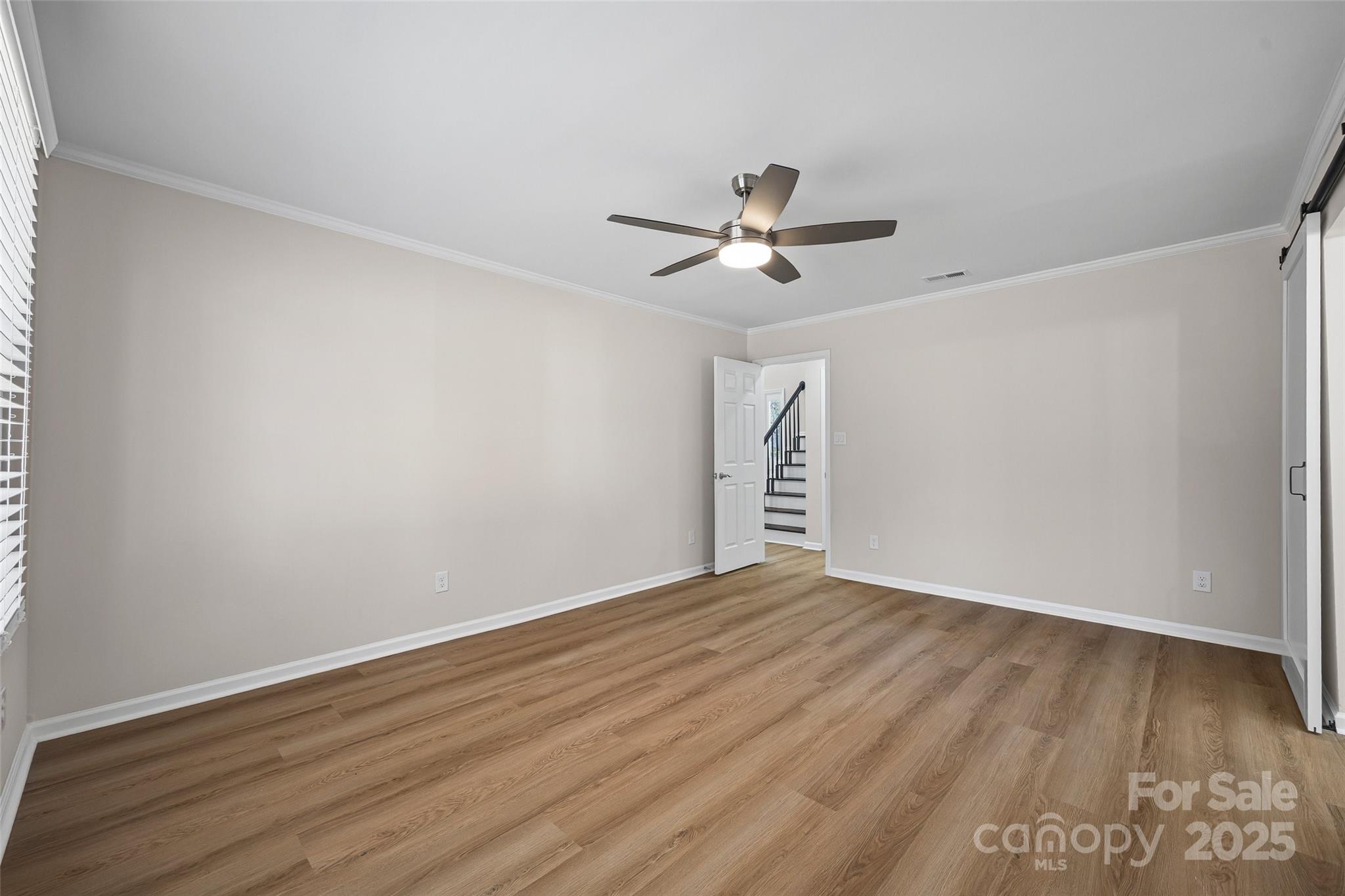 property viewer photo 17