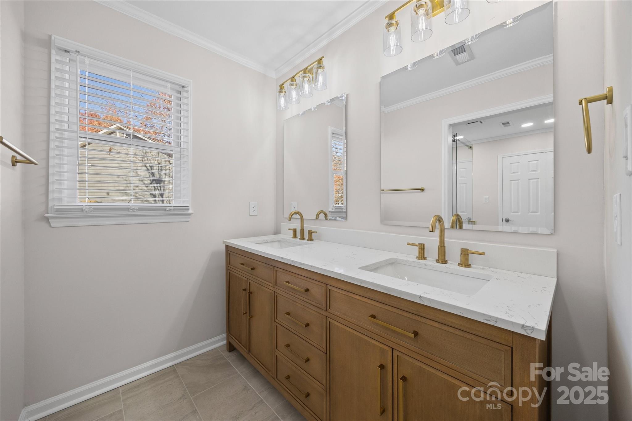 property viewer photo 18