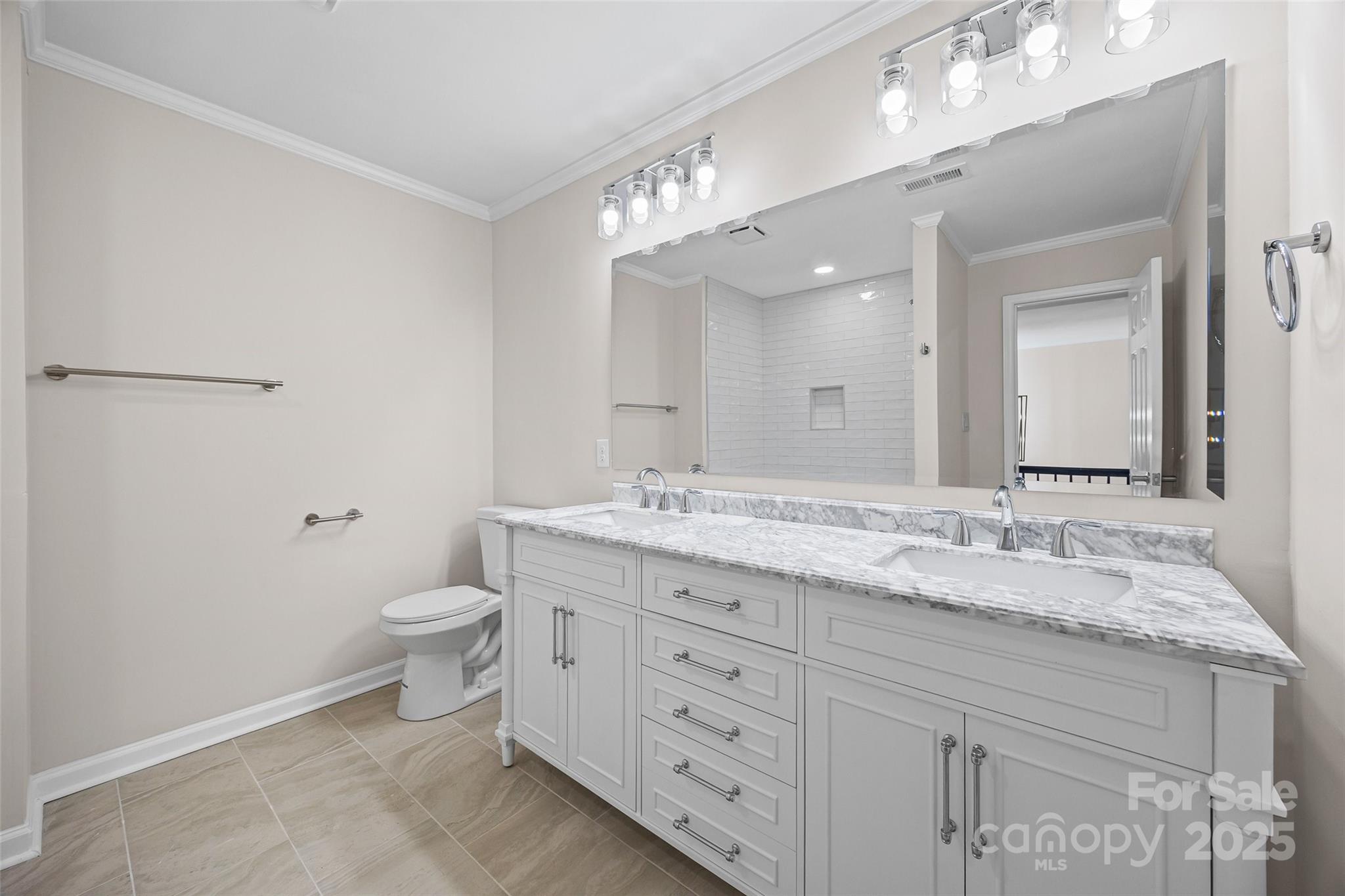 property viewer photo 23