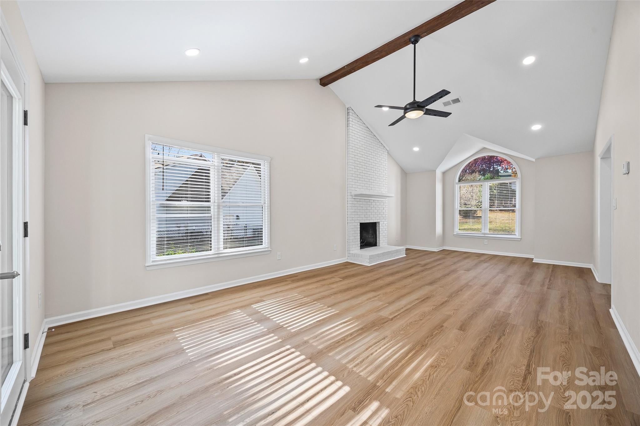 property viewer photo 4
