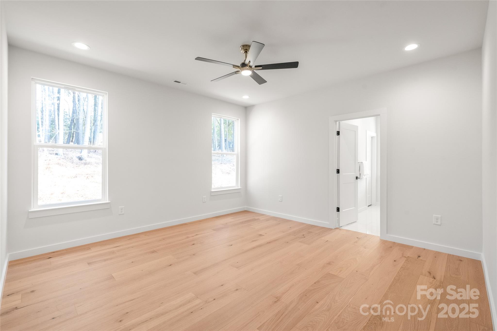 property viewer photo 16