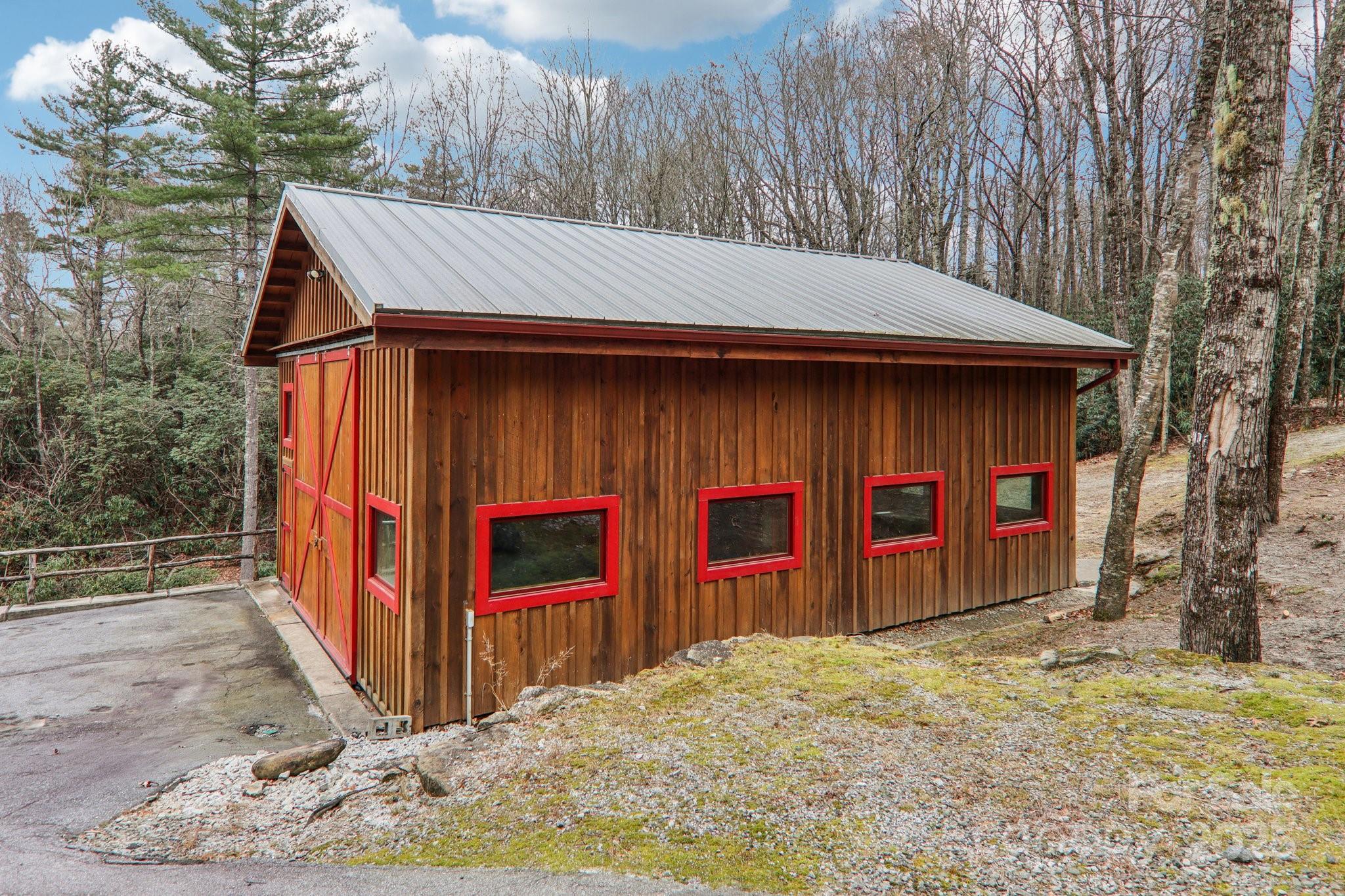 main property photo 28