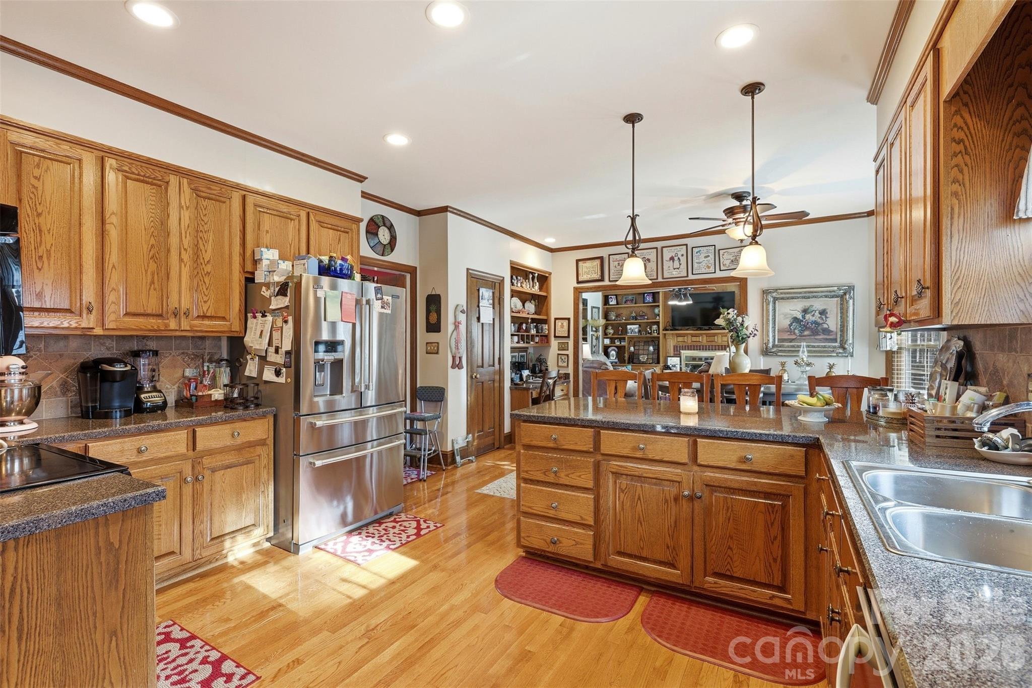 main property photo 11