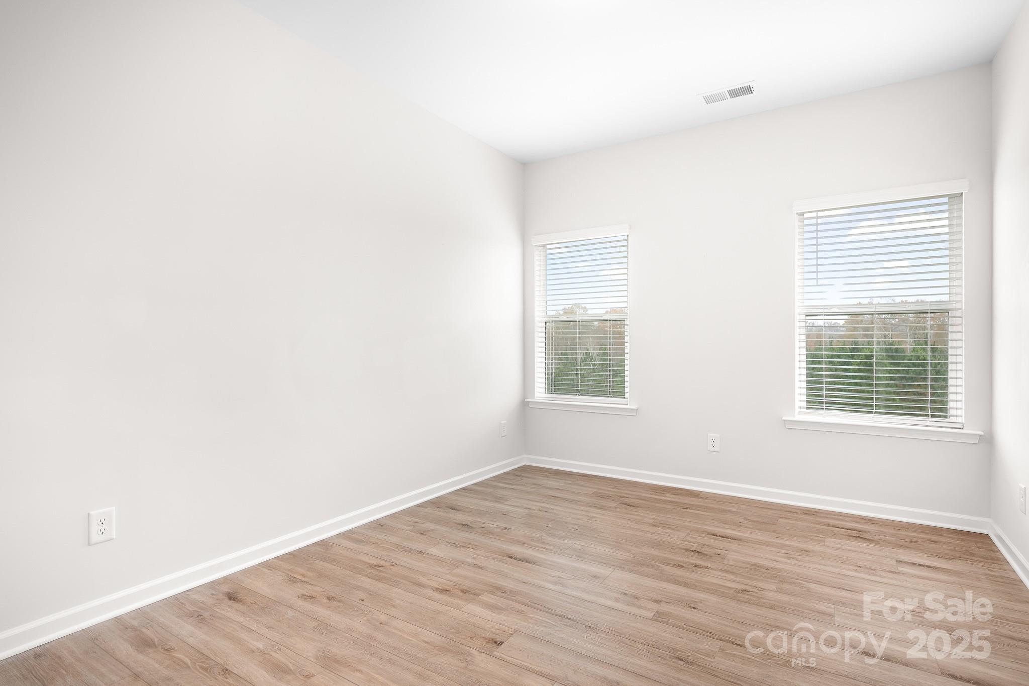 property viewer photo 16