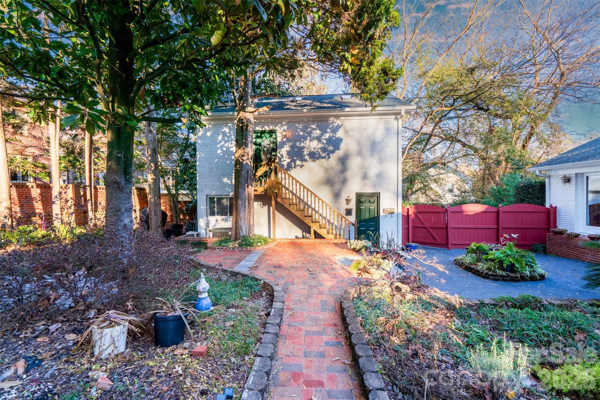 main property photo 30