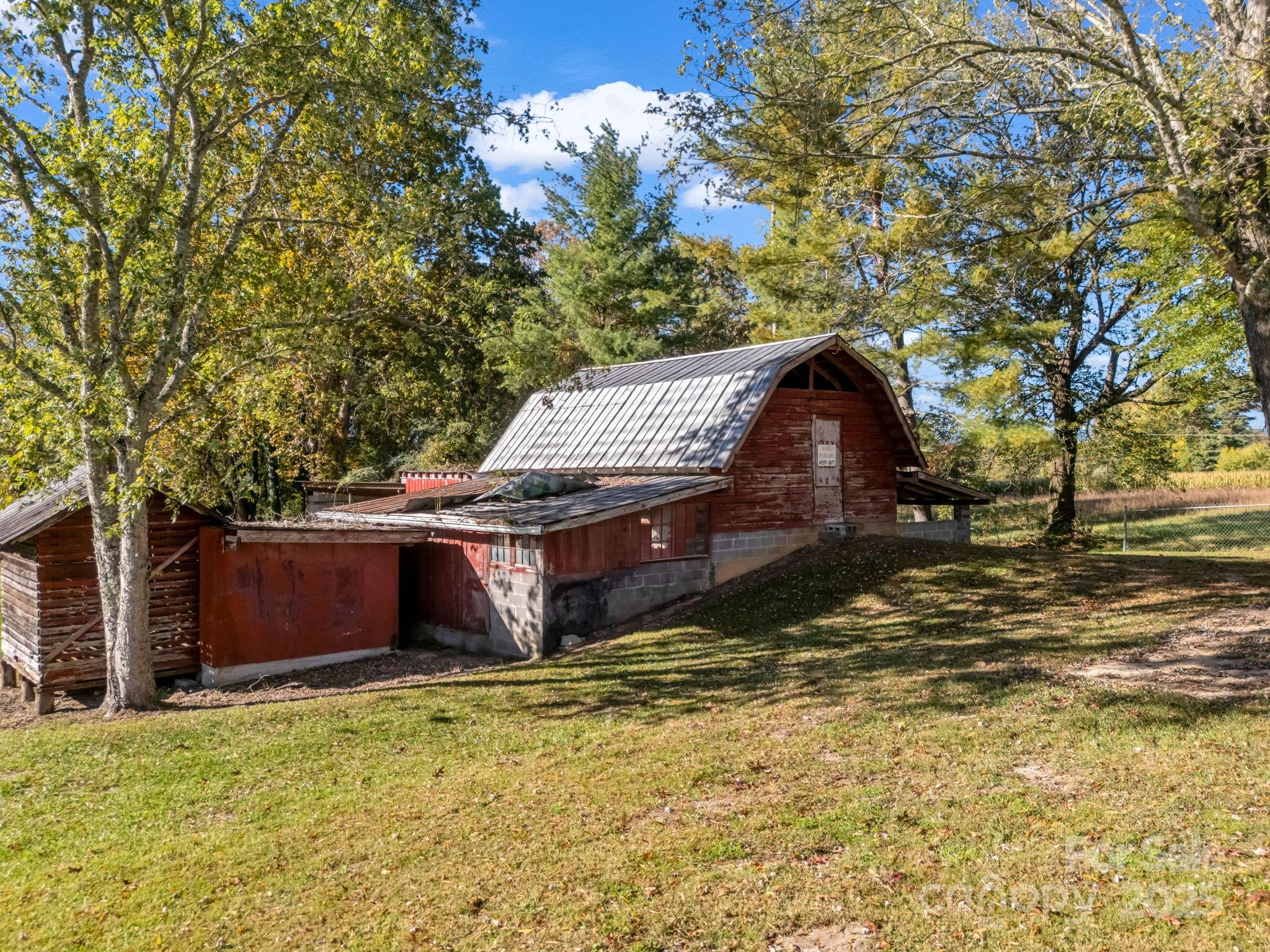 main property photo 6