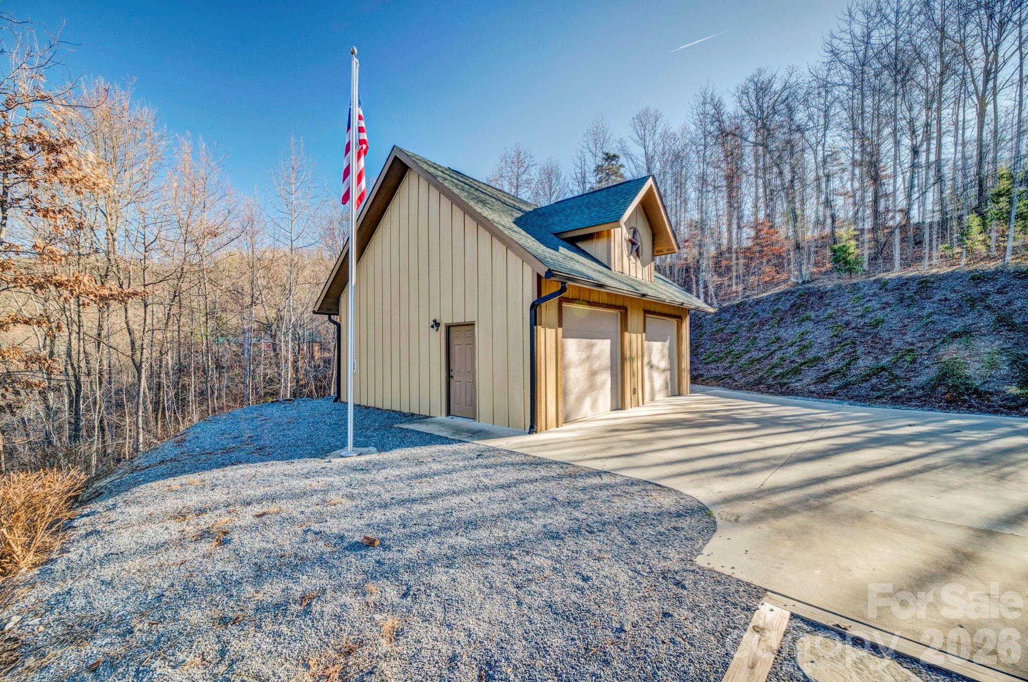 main property photo 28