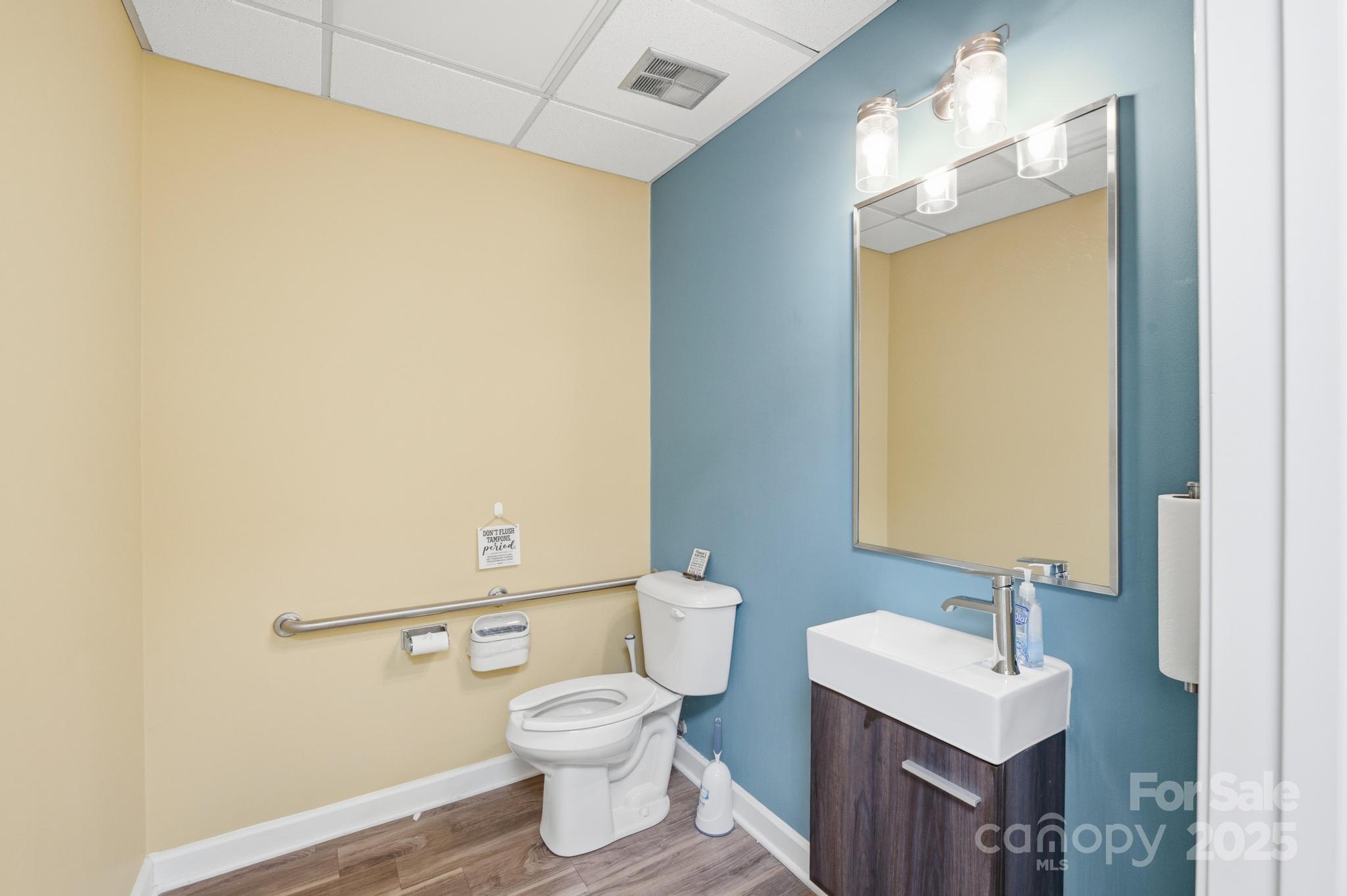 main property photo 8
