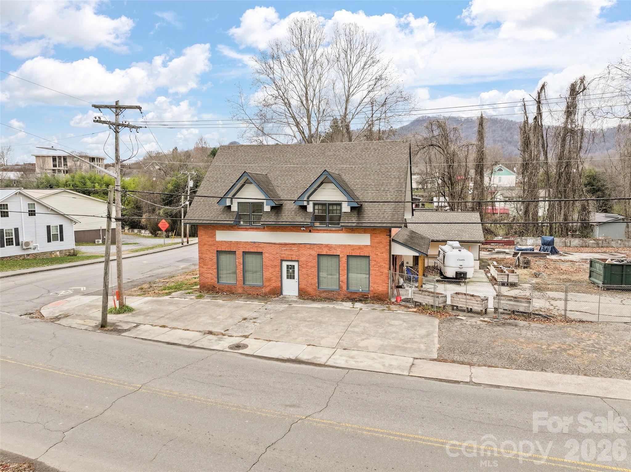 main property photo 3