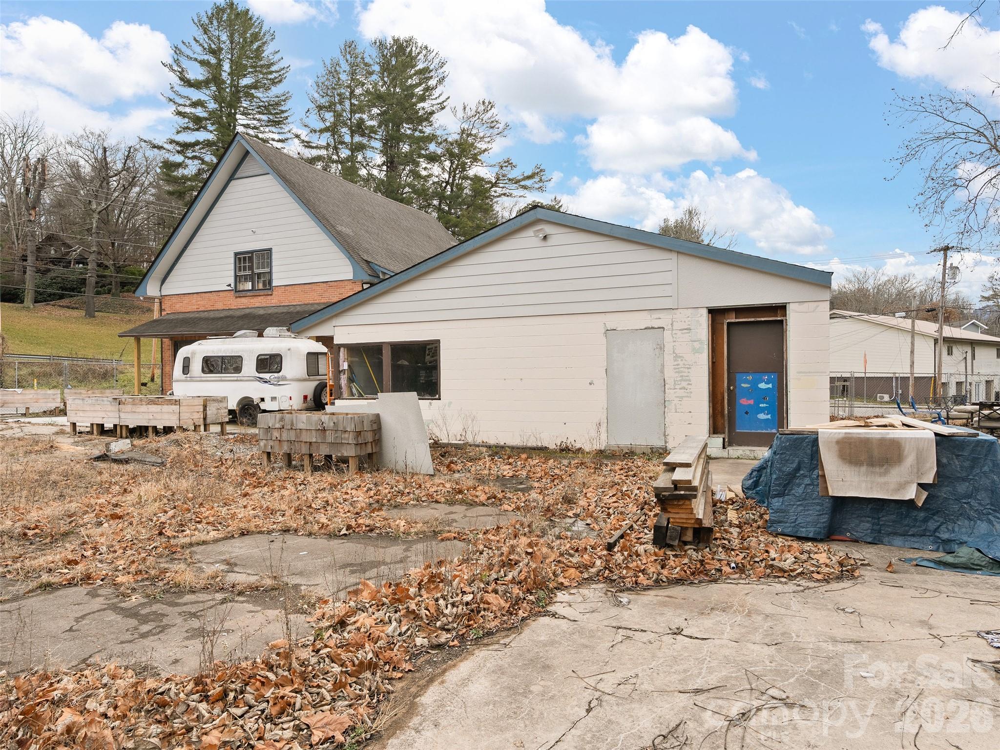main property photo 8