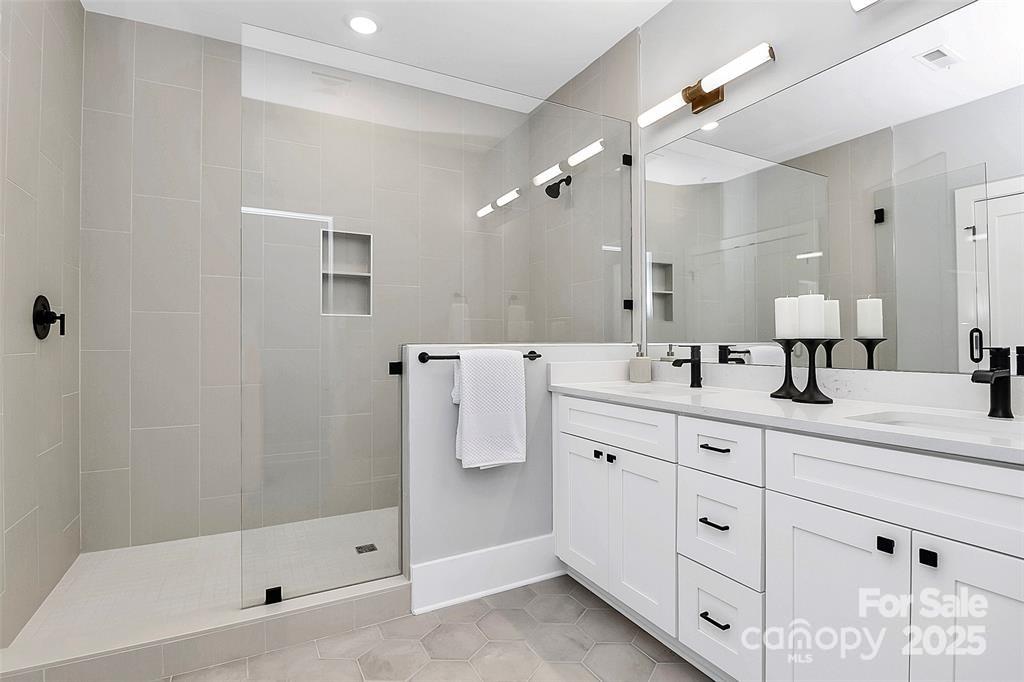 property viewer photo 19