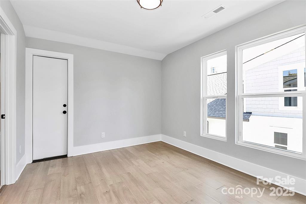property viewer photo 24