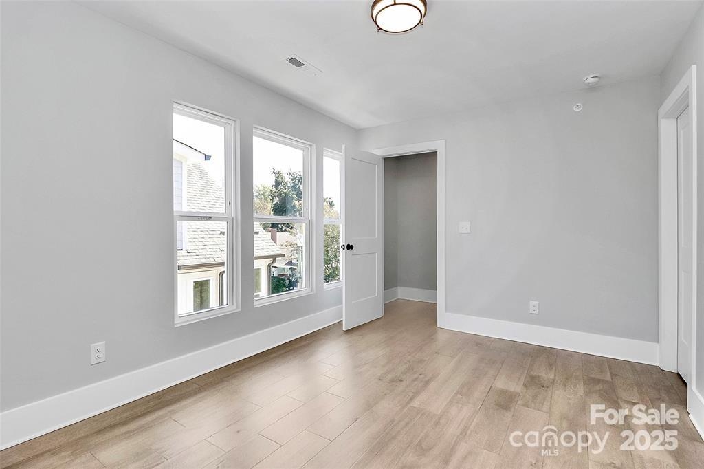 property viewer photo 26
