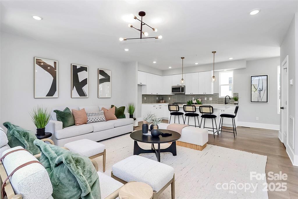 property viewer photo 6