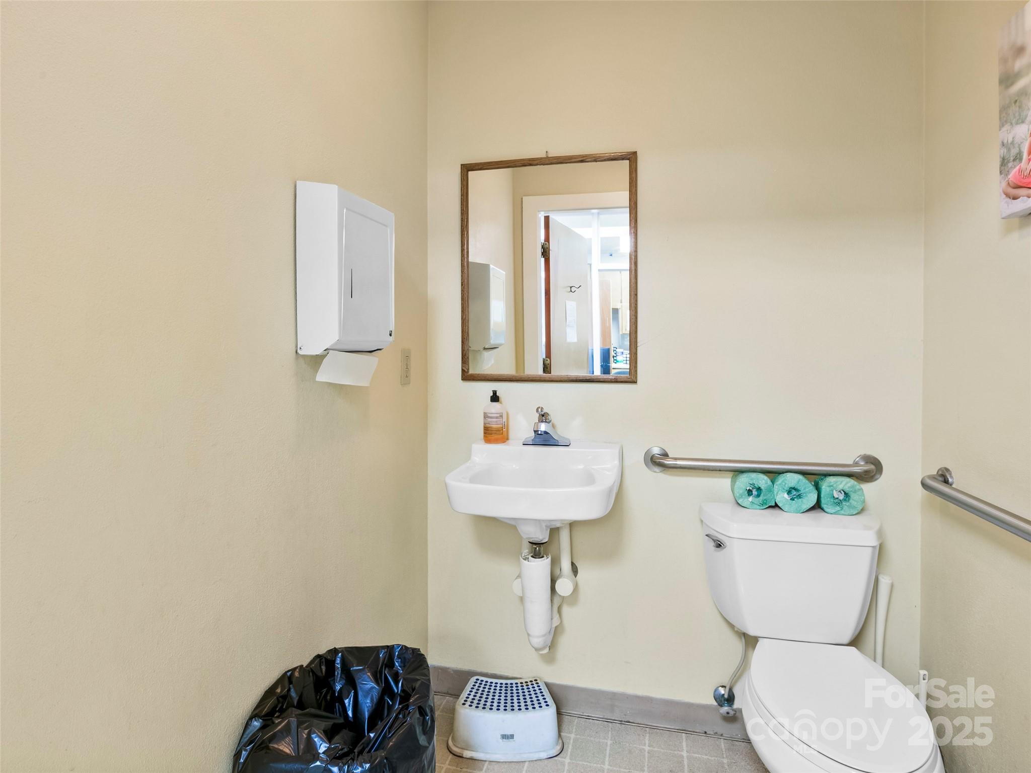 main property photo 11