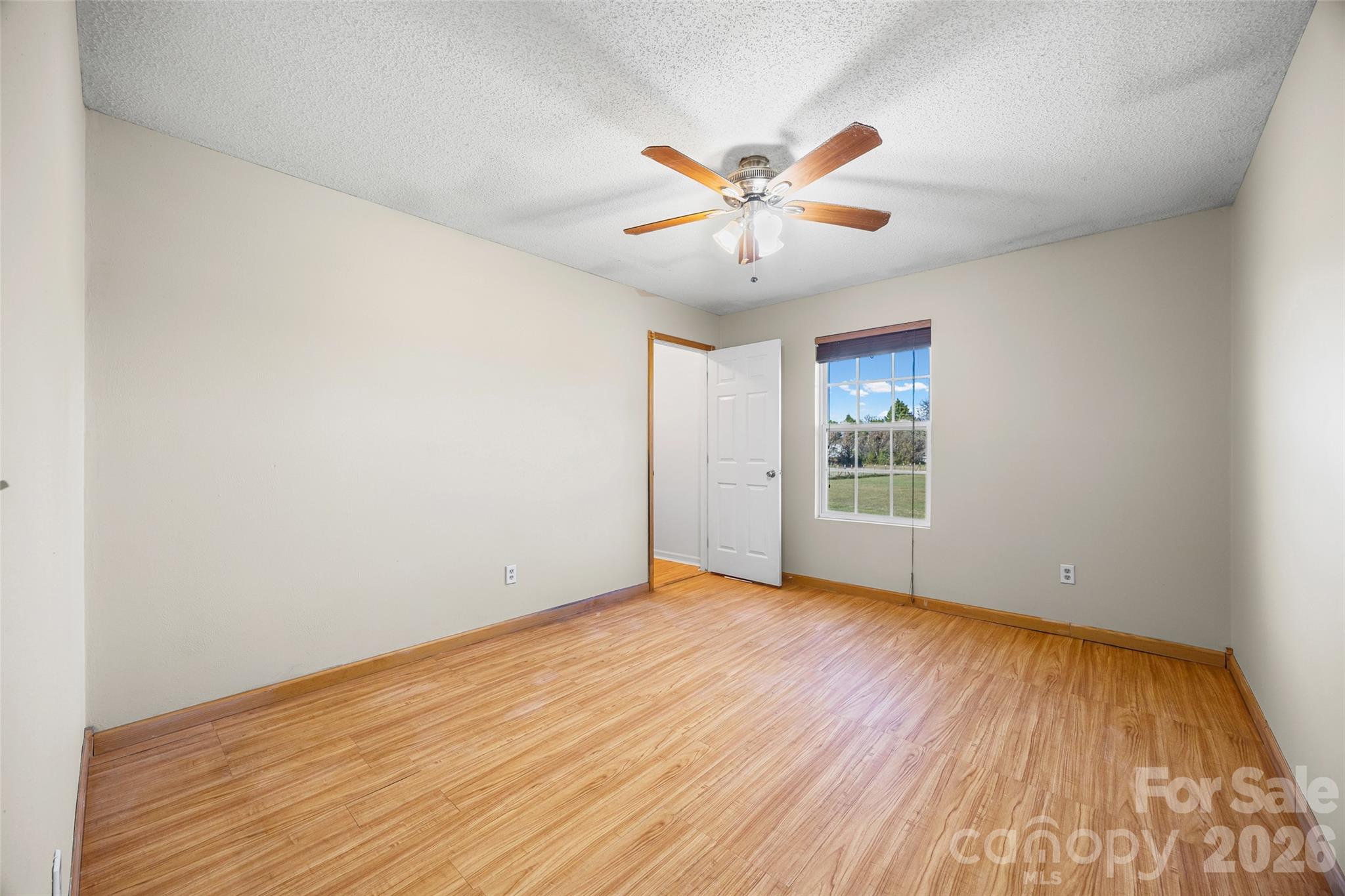 property viewer photo 16